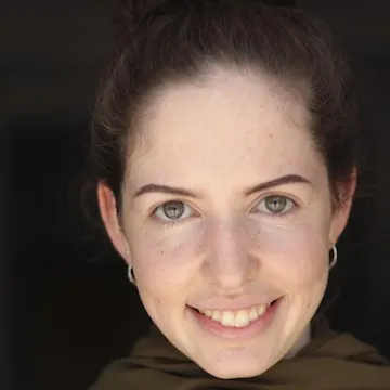 Savannah Simons, Co-founder of Sarreya